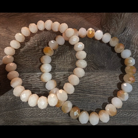 ✨2/$10 Wooden Bead Bracelet Set - Picture 7 of 7